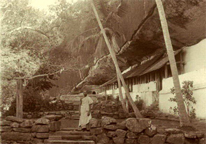     (Dambulla Cave Temple)  1880 