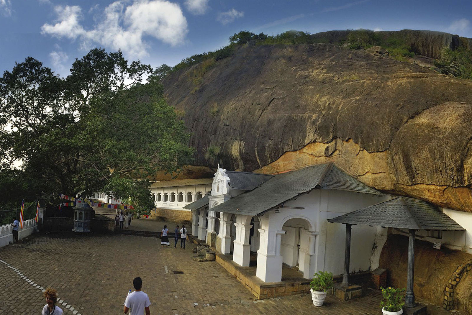      (Dambulla),  150      