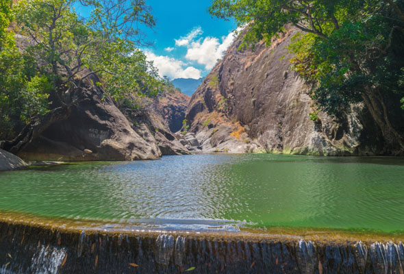    (Pahanthudawa Ella Falls)